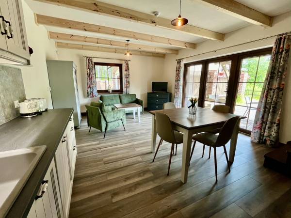 Dworek Wdzydze - Domki i Apartamenty