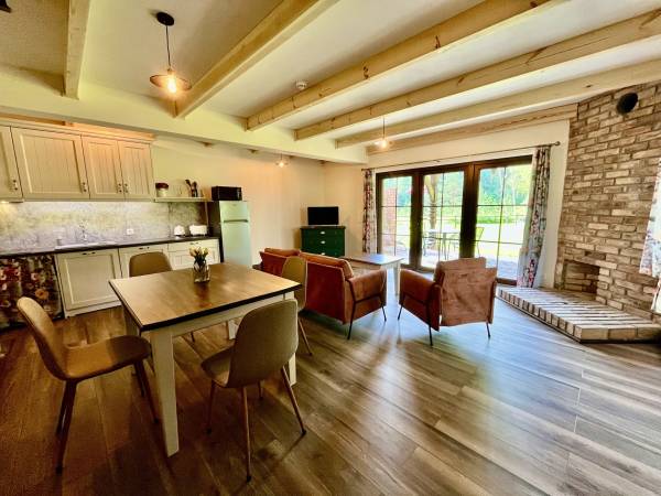 Dworek Wdzydze - Domki i Apartamenty