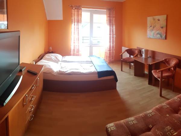 Pokoj 3osobowy loże małżeńskie i dwuosobową wersalka 