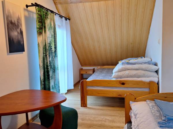 Pokój 3os poddasze domku