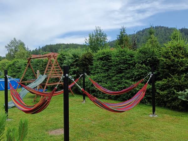 4 hamaki dom Pod klonem 