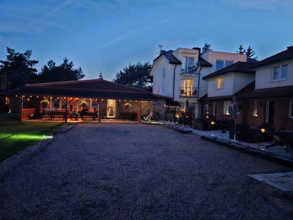 Taras i świetlica z zewnątrz