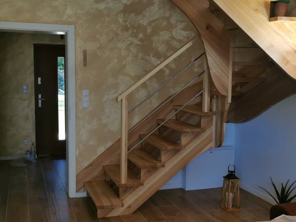 Schody na poddasze w 2 domku 