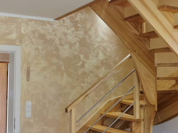 Schody na 1 piętro w nowych domkach 