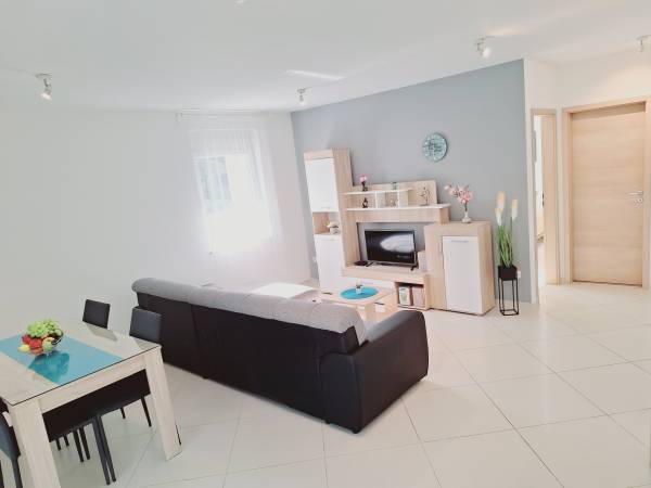 Enelani Apartamenty - tuż obok Trogiru!