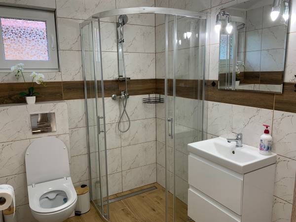 Łazienka - domek z kominkiem