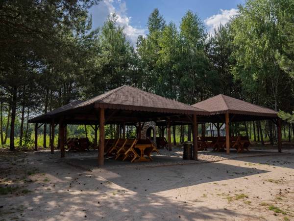 altany z paleniskiem na ok. 80 os.