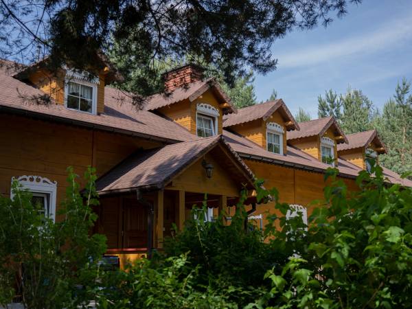 budynek (noclegi + sala)