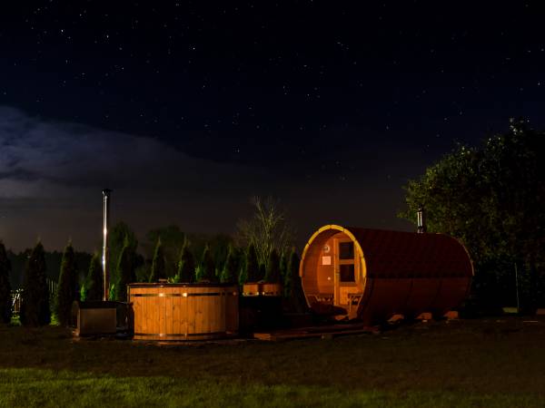 Sauna i jacuzzi z widokiem na gwiazdy