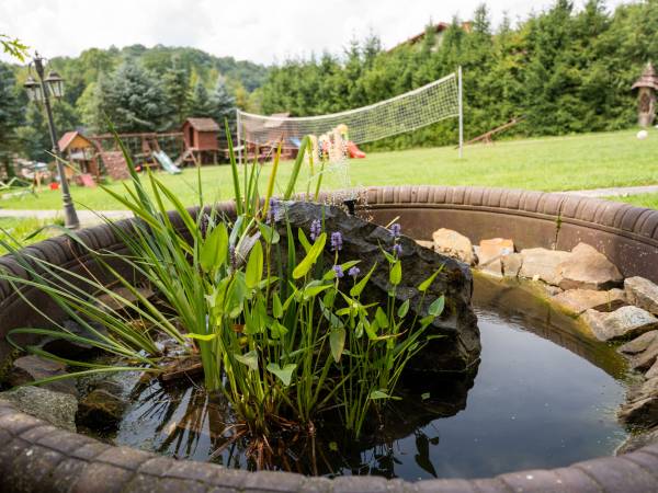 Duży plac zabaw, miejsce rekreacyjne