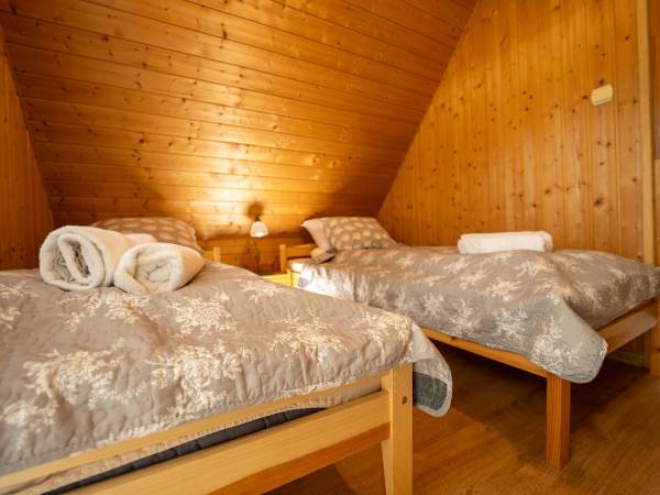 sypialnia z balkonem