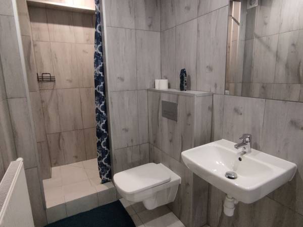 KINGASERWIS Pokoje do wynajęcia