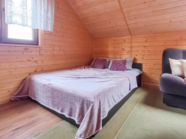 Dom nr 2 większa sypialnia na piętrze