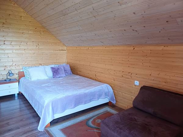 Dom nr 2 mniejsza sypialnia na piętrze