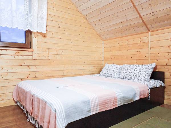 Dom nr 2 większa sypialnia na piętrze