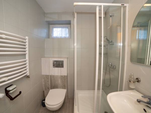 PARTER - Pokój 2 - Łazienka