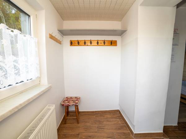 Parter przedpokój do pokoi 1 i 2