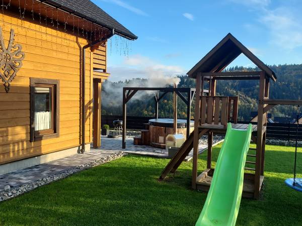 Plac zabaw przy każdym domku 