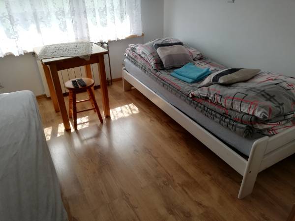 Pokój 2 osobowy. Można z dzieckiem. Jest to mała trójka 