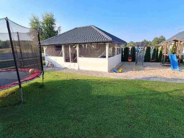 Plac zabaw, Trampolina, Wiata z bilardem i piłkarzykami