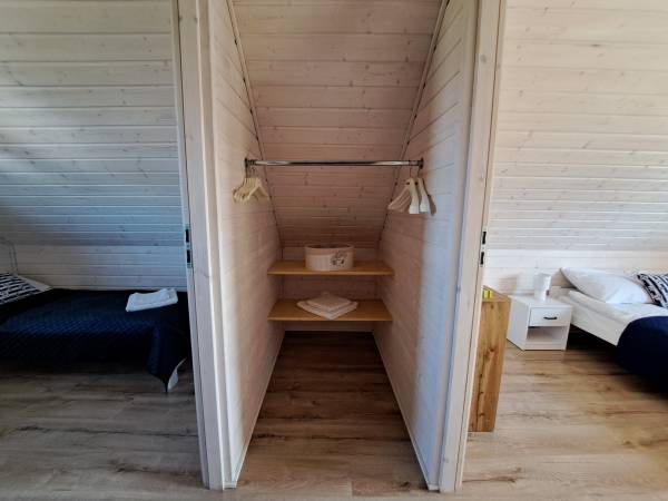 Wejście na piętro i mała garderoba 