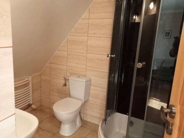 Pokój z balkonem łazienka