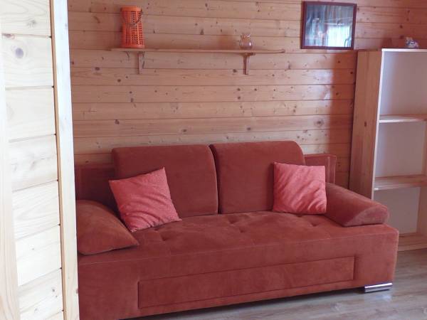 Salonik z kanapa do spania dla 2 osób