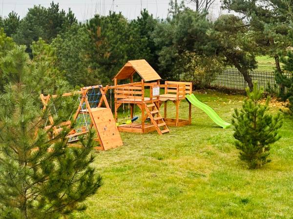 zewnętrzny plac zabaw