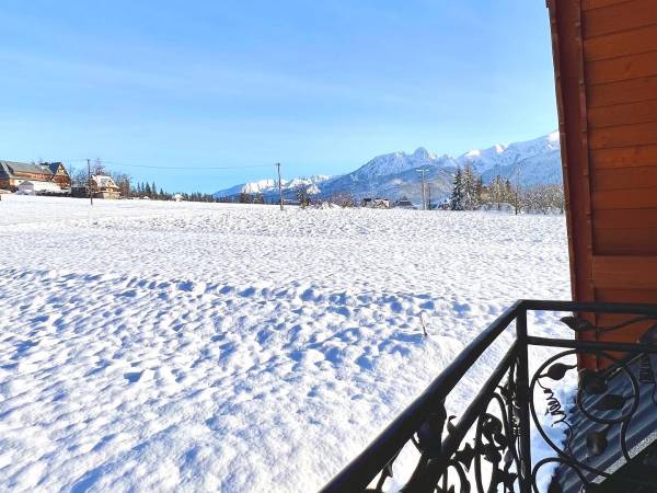 Balkon z widokiem na Tatry