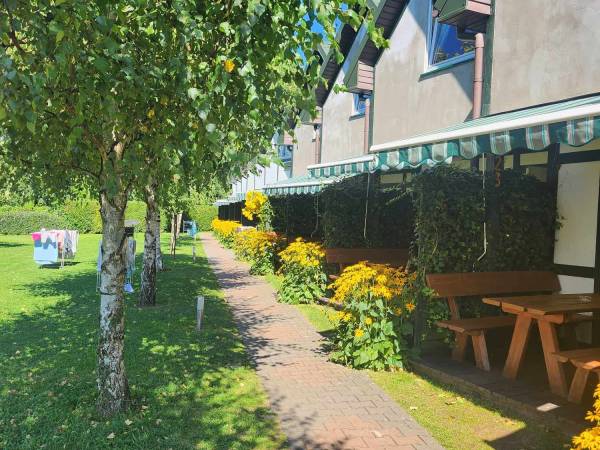 teren przed domkami 4 os.