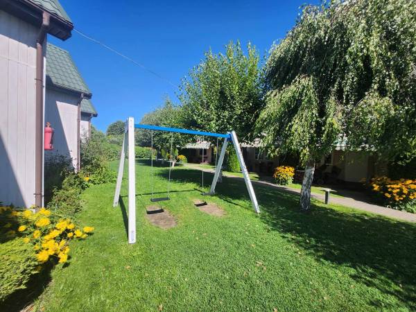 teren przed domkami 8 osob.