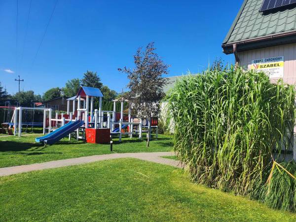 duży plac zabaw
