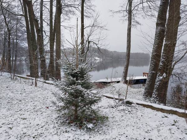 Czarna Jachta - Na szlaku legend. Pokoje nad jeziorem. 