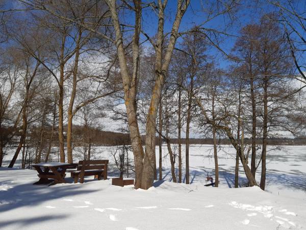Czarna Jachta - Na szlaku legend. Pokoje nad jeziorem. 