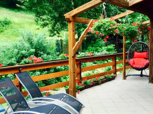 Taras z widokiem na las