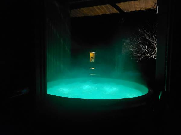 Klimat południa Nowoczesne domki z kominkami, sauną i fotelem masującym Bayamo, Lucca, Hawana I i Hawana II