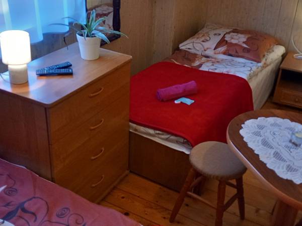 pokój nr 5 czerwony 