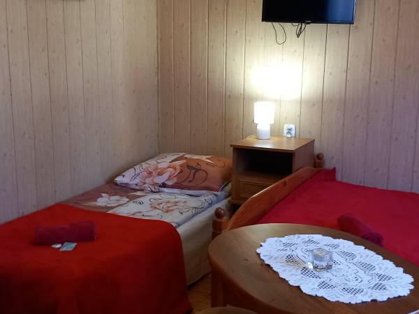 pokój nr 5 czerwony 