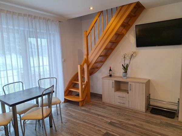 Apartament dwupoziomowy duży