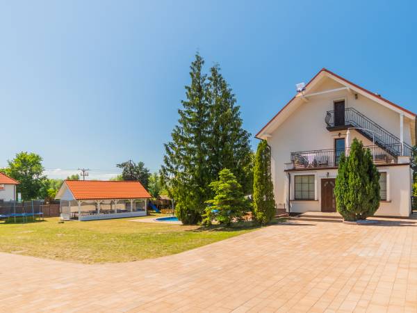 Bryza Jantar Domki z kominkami & Apartamenty z sauną