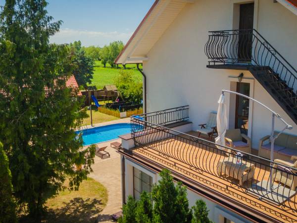 Bryza Jantar Domki z kominkami & Apartamenty z sauną