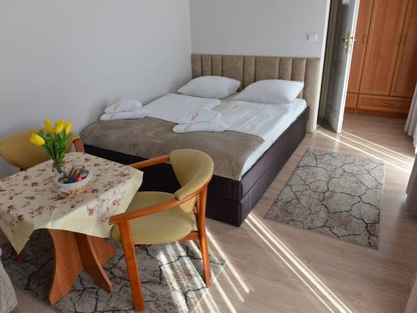 Gabi Cocktail Bar i wynajem pokoi