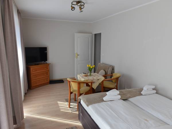 Gabi Cocktail Bar i wynajem pokoi