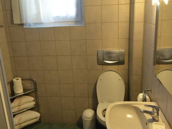 Gabi Cocktail Bar i wynajem pokoi