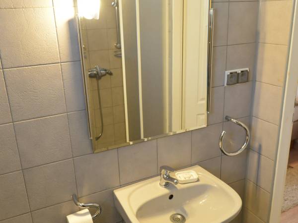 Gabi Cocktail Bar i wynajem pokoi