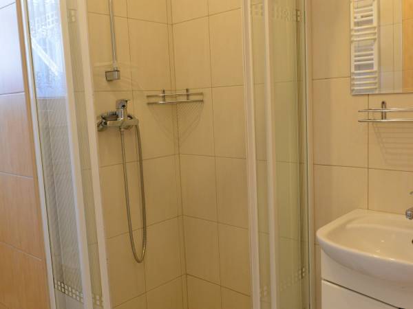 Gabi Cocktail Bar i wynajem pokoi