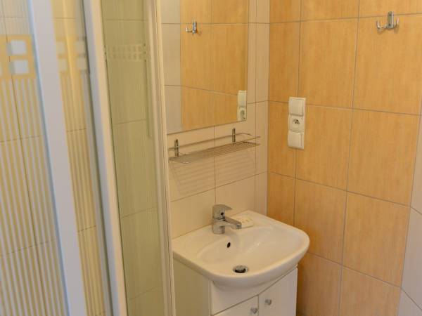 Gabi Cocktail Bar i wynajem pokoi