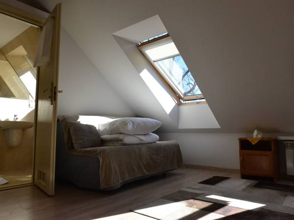 Gabi Cocktail Bar i wynajem pokoi