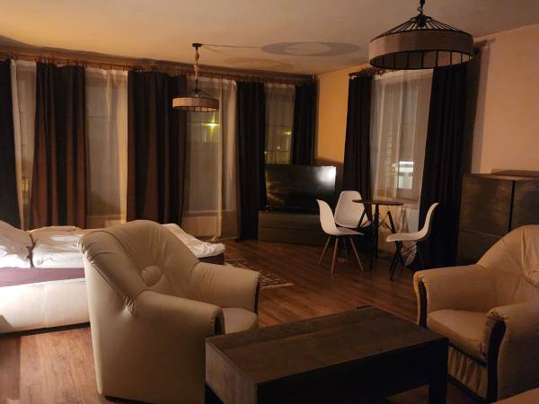 Pokój czteroosobowy studio 