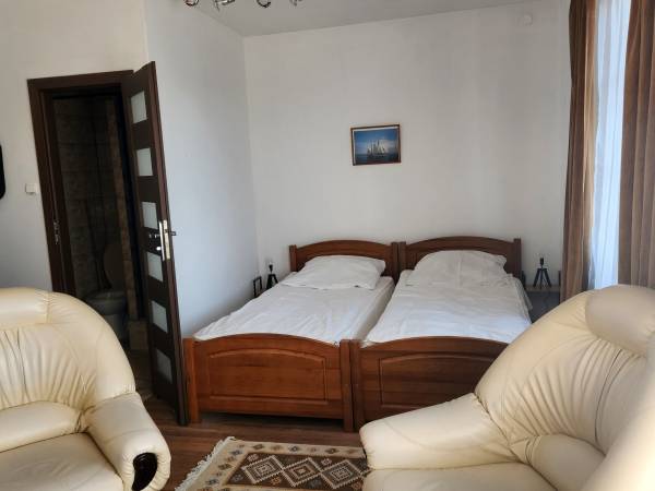 Pokój trzyosobowy z balkonem 